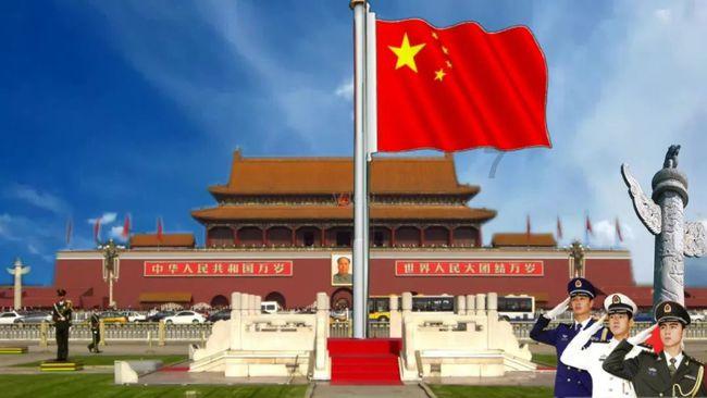 杭州一女子用电动扶梯传送行李砸伤路人，乘坐电动扶梯需要注意什么？