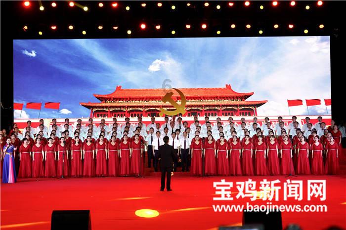 贺峻霖将担任大学生电影节青春之夜主持人，他个人的发展怎么样？游戏画面