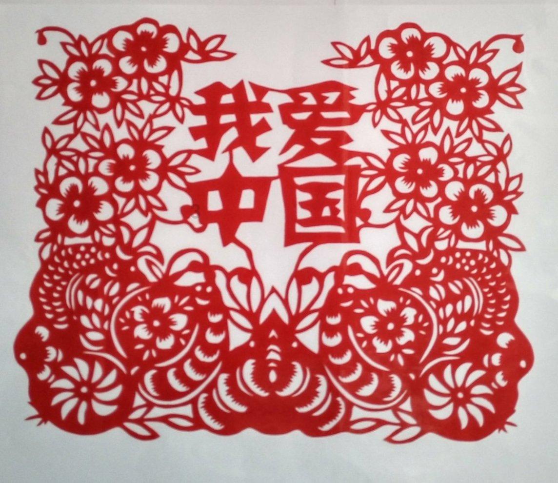 逃离废弃的卡车场
