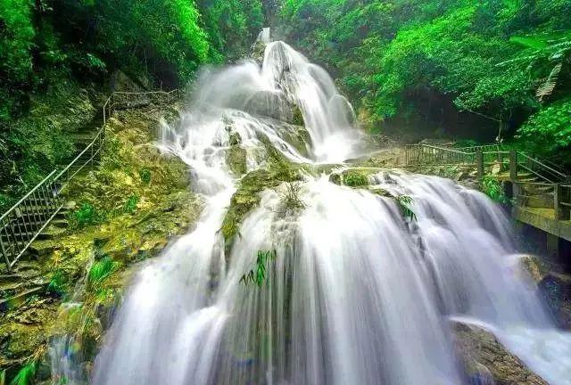 东方钽业：中诚信绿金科技（北京）有限公司对公司ESG评级为A-，公司ESG总体表现良好