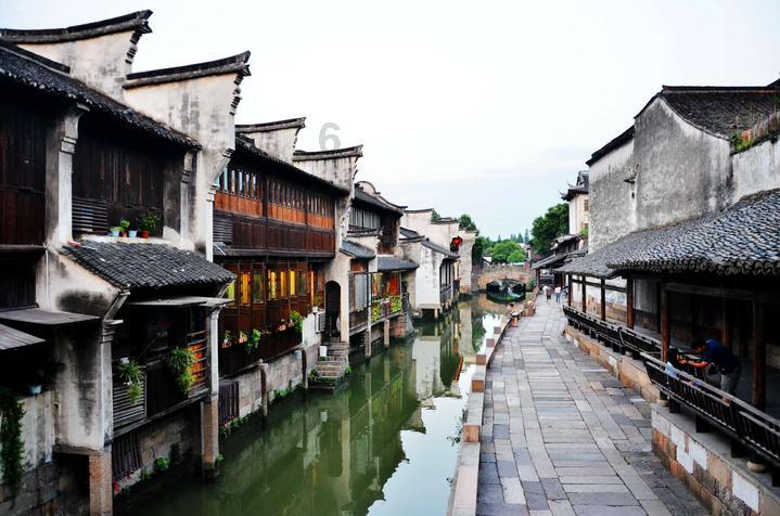 各地文旅争抢“热搜”,为提振经济带来哪些启示?