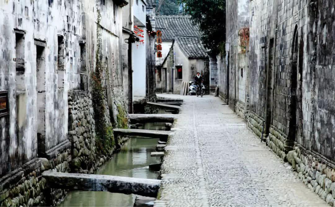 清明节什么时间扫墓最合适游戏画面