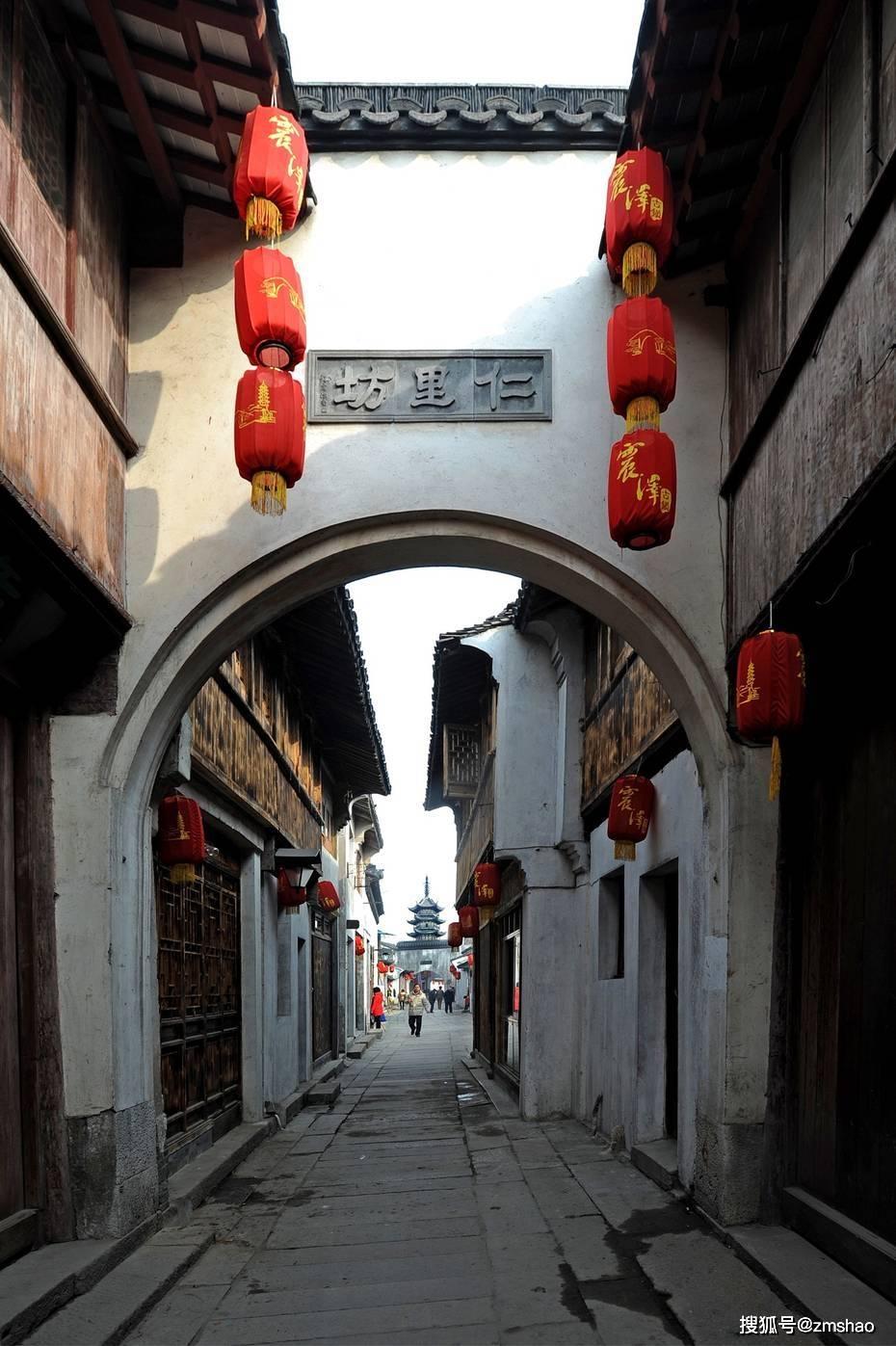旅客突发不适 多方携手救助