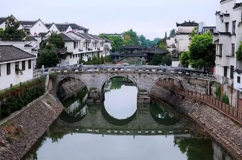 小红帽的冒险之旅