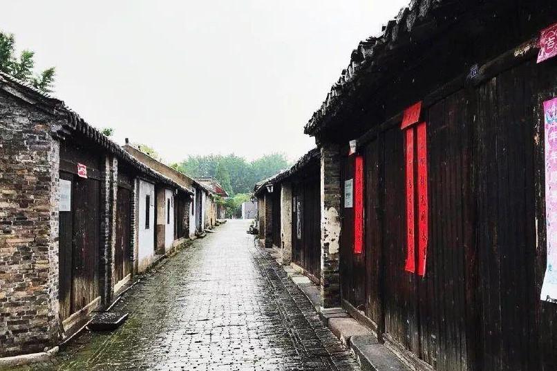 美丽的牛仔裤美女,有点肉可以表现女神的风貌!