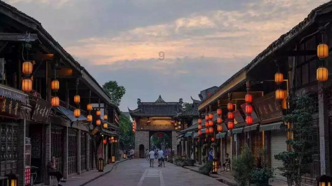 吴宣仪与粉丝“哭穷”引发争议