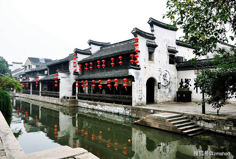 五彩几何塔