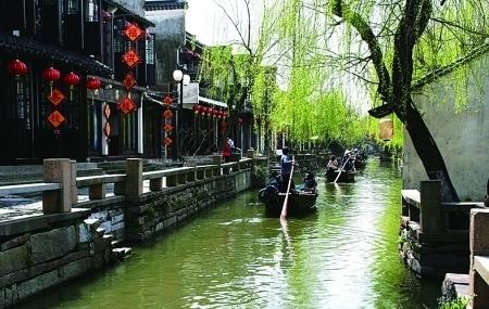 夜晚,是该对皮肤进行“密集护理”,还是让皮肤“自由呼吸”?