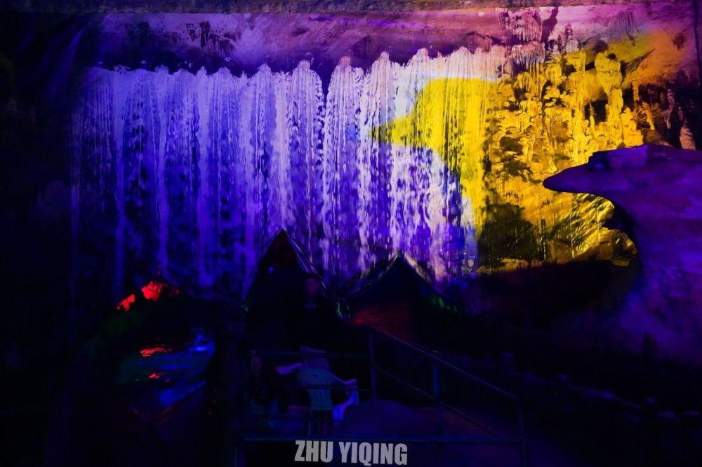越南这座奇怪的寺庙到处是中文,当地人看不懂,中国人也看不懂?